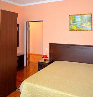 Гостевой дом Талассо Адлер Стандартный трехместный номер-13