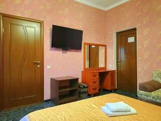 Гостевой дом Талассо Адлер Стандартный четырехместный номер-15